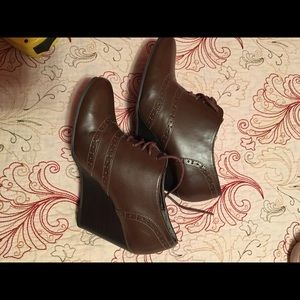 Mootsies Tootsies wedge shoes